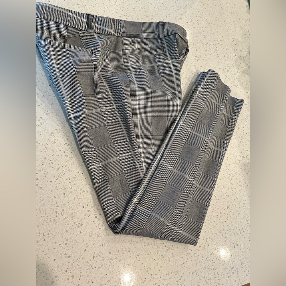 Banana Republic Sloan Black and White Checkered Pants, Size 6L 29” inseam